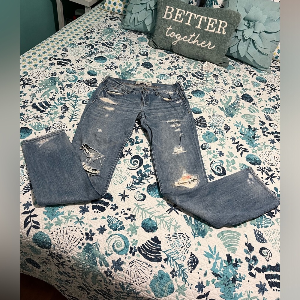 Women’s Hollister brand jeans like new condition